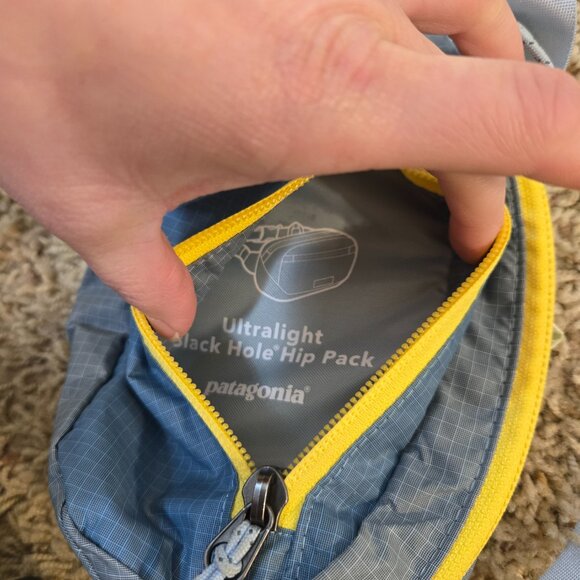 Patagonia Ultralight Black Hole Hip Pack Mini Blue and Yellow NWOT - Picture 3 of 5